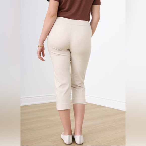 🤍CLEO🤍Beige/Cream Crop/ capris pants with jewel detail . Size Large. like new! - Picture 2 of 11